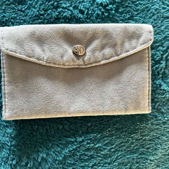 Long earrings by Caroline Neron - Picture 2 of 3